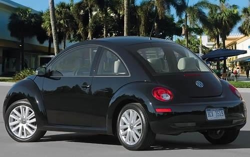 2008 Volkswagen New Beetle SE Hatchback Shown