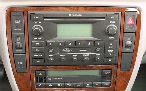 2004 Volkswagen Passat interior CC