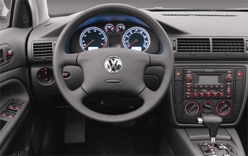 2004 Volkswagen Passat interior D