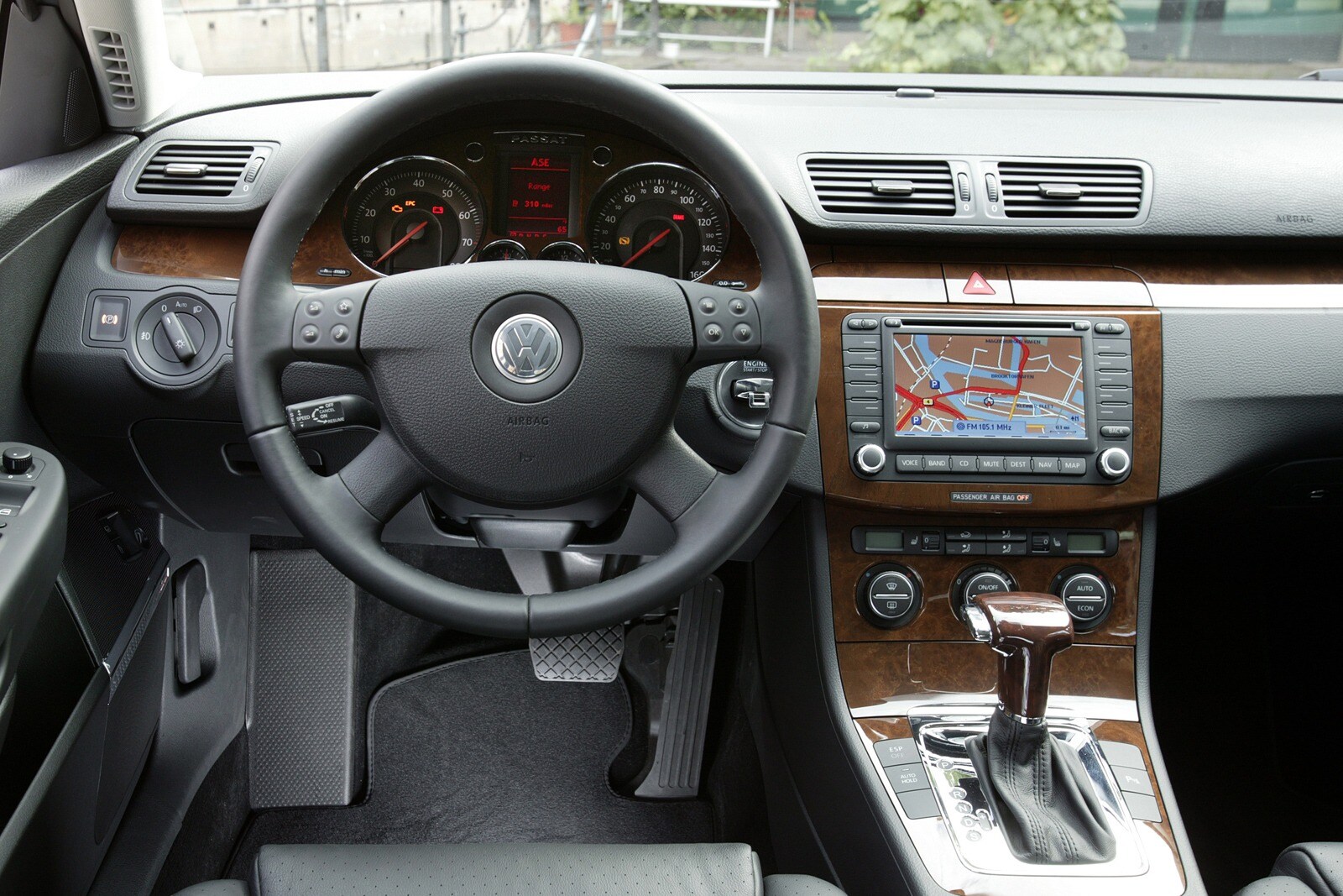 2007 Volkswagen Passat interior D