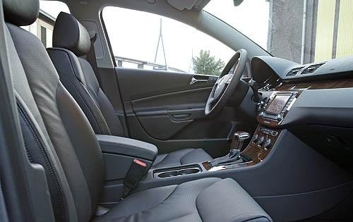 2008 Volkswagen Passat interior DETAIL