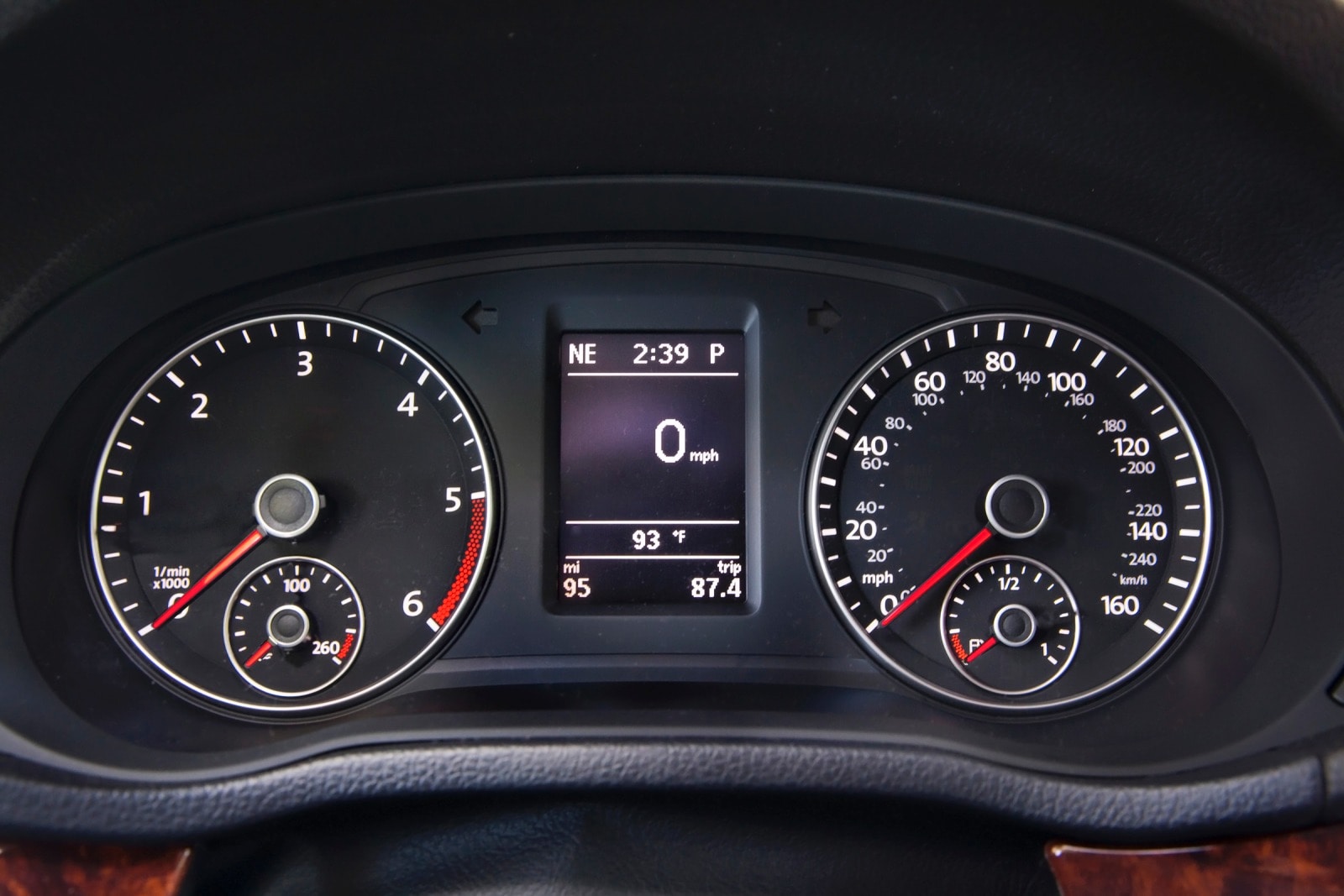 2014 Volkswagen Passat interior G