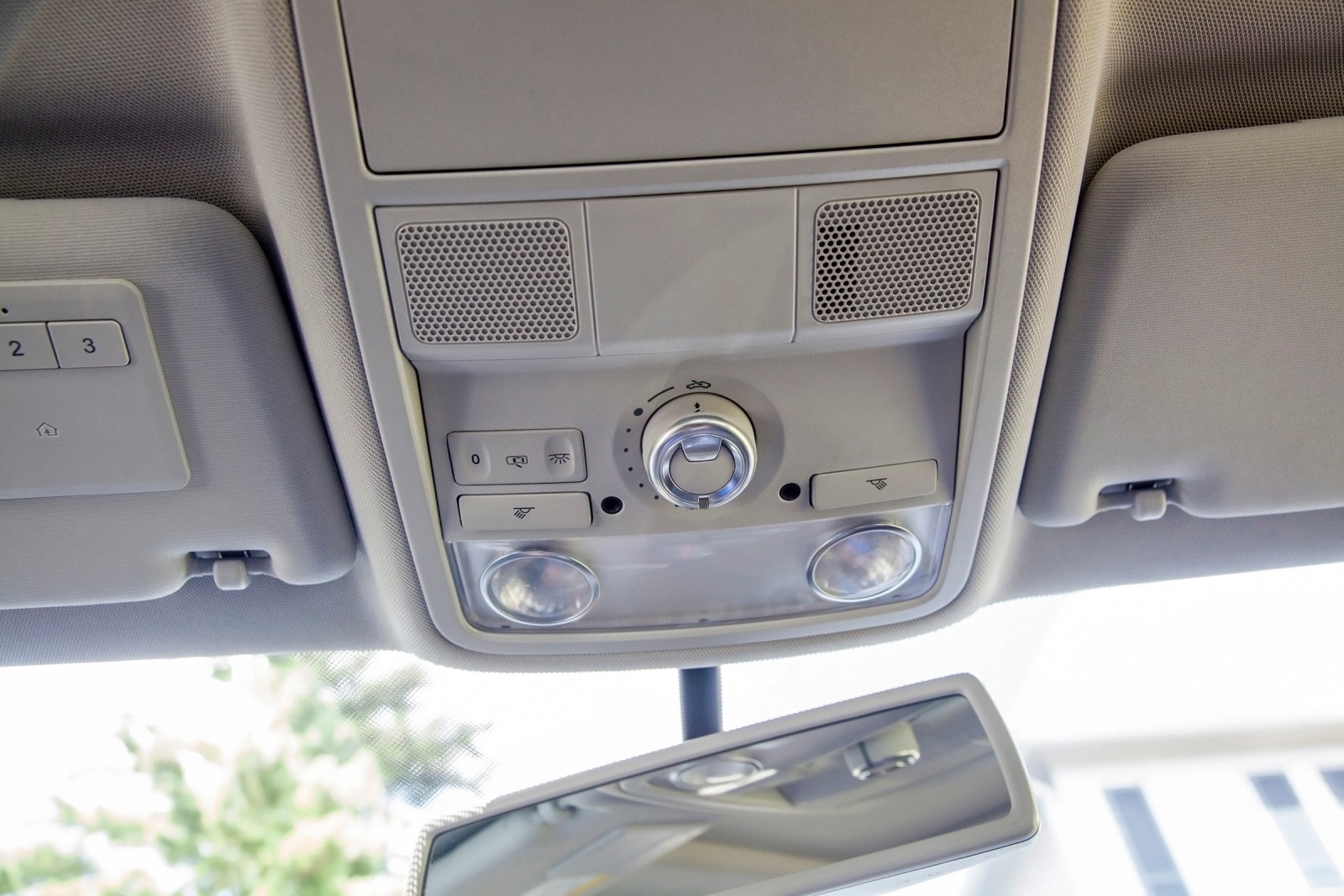 2014 Volkswagen Passat front safety DETAIL