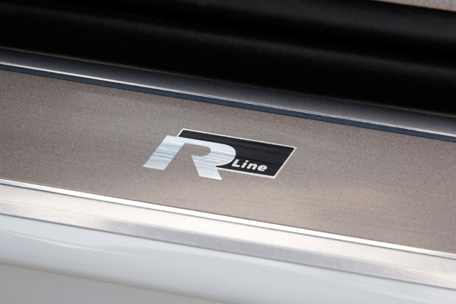 2016 Volkswagen Passat front safety DETAIL