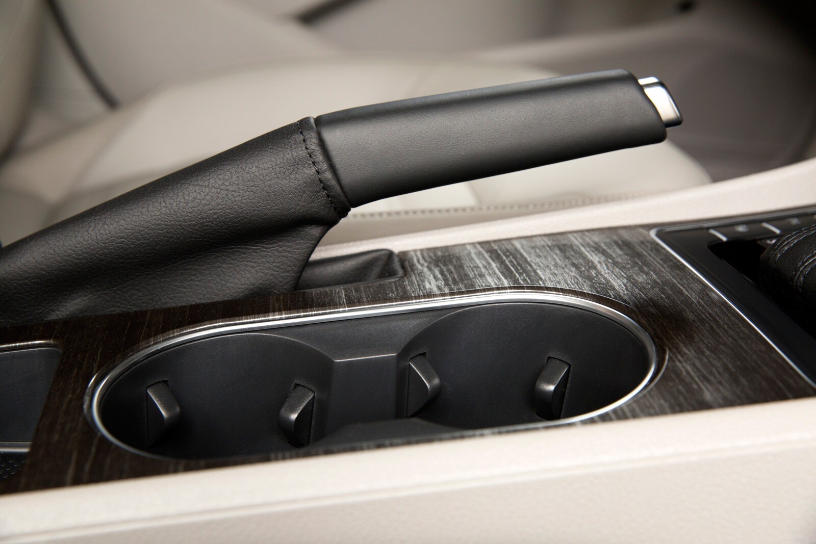 2016 Volkswagen Passat front safety CUP