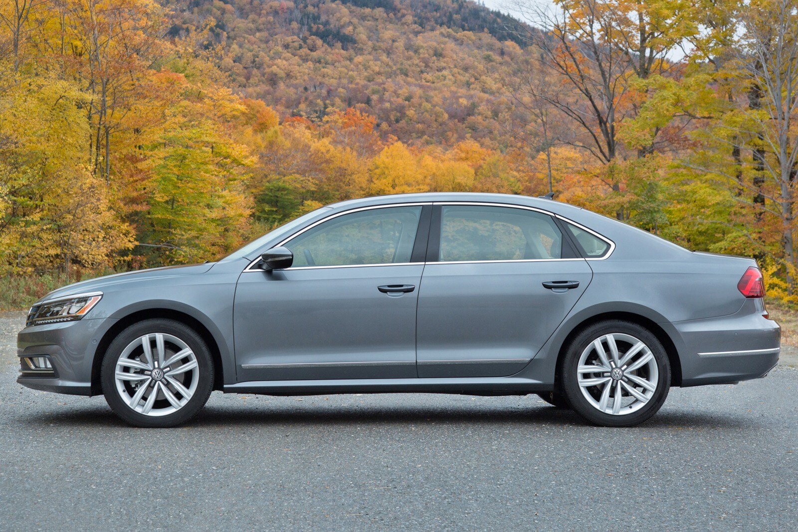 2016 Volkswagen Passat exterior FQ