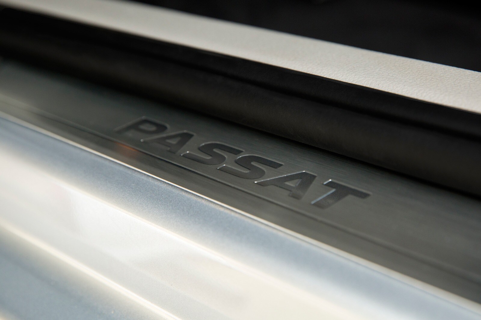 2016 Volkswagen Passat front safety DETAIL