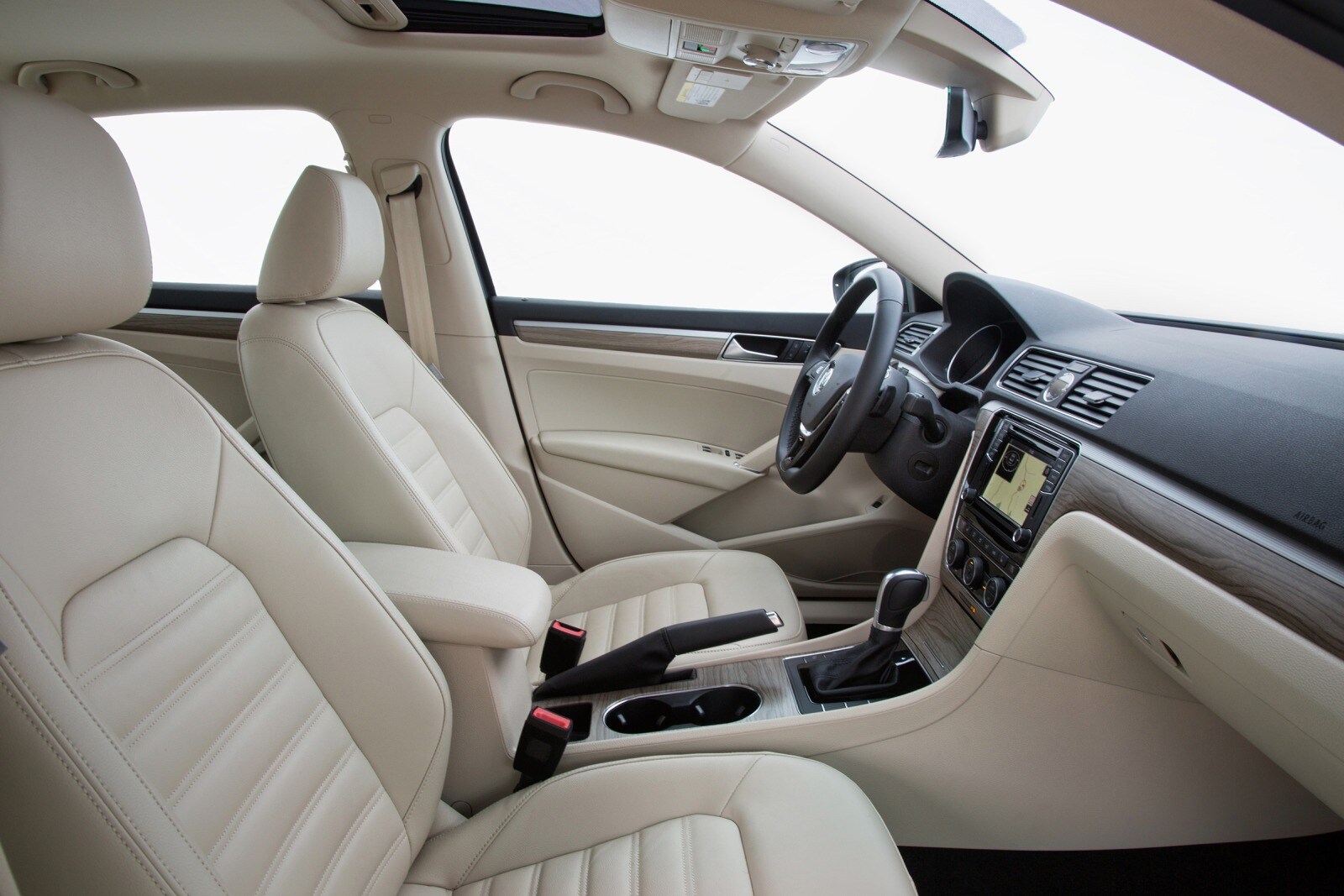 2016 Volkswagen Passat interior I