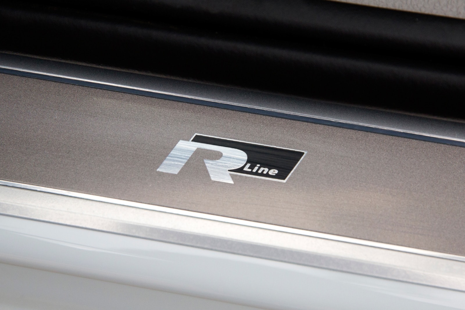 2017 Volkswagen Passat front safety DETAIL