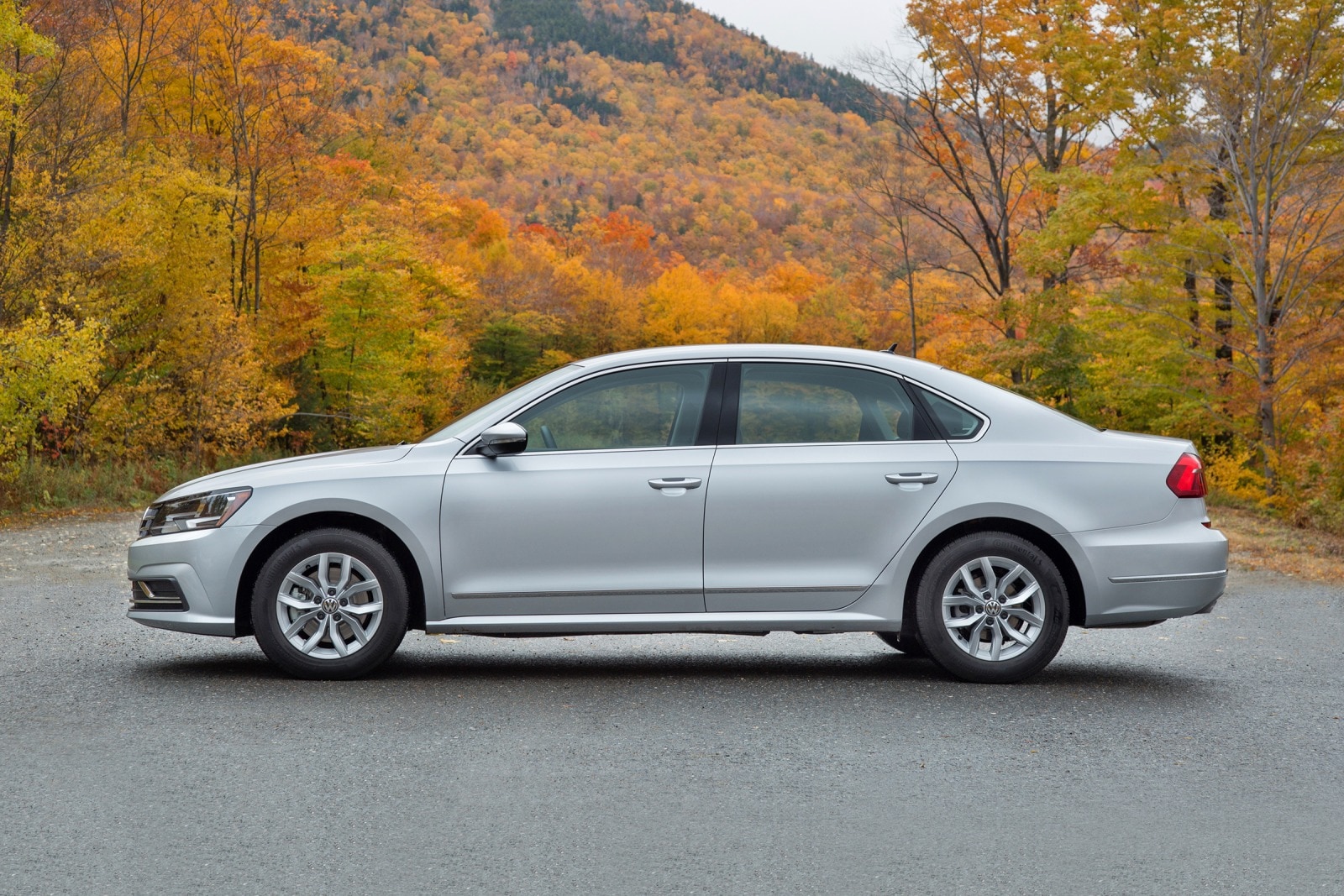 2017 Volkswagen Passat exterior FQ