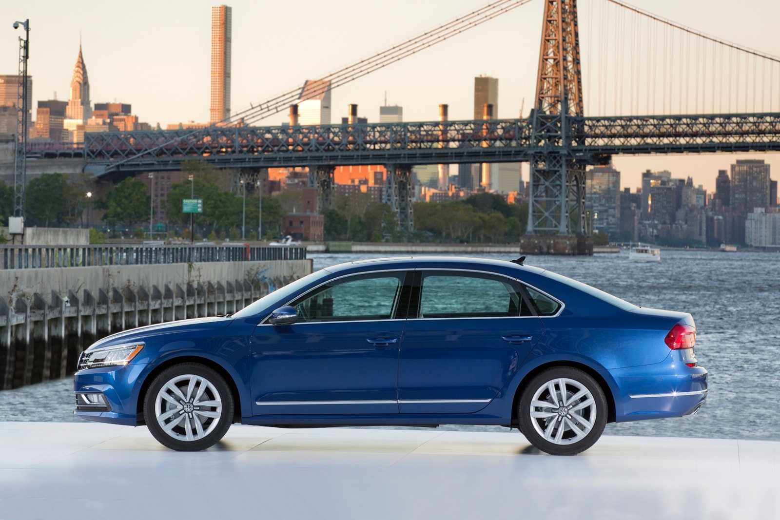 2017 Volkswagen Passat exterior FQ