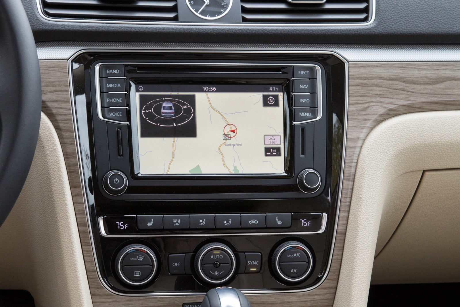 2017 Volkswagen Passat interior NAVSYS