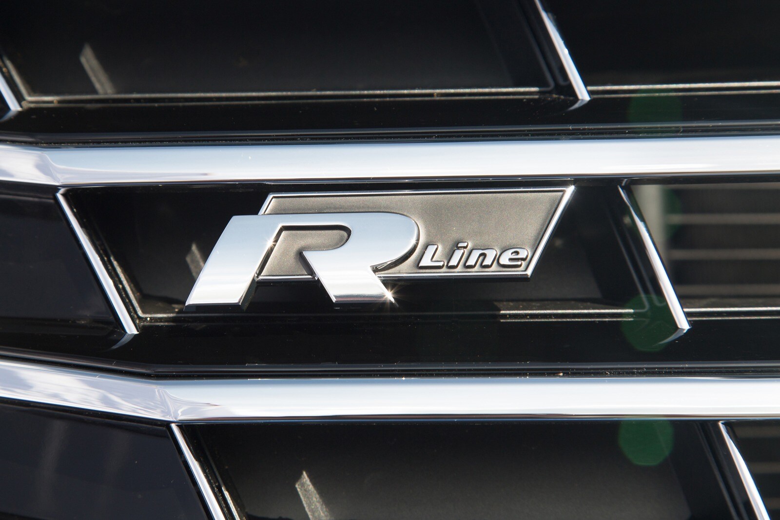 2018 Volkswagen Passat exterior FBDG