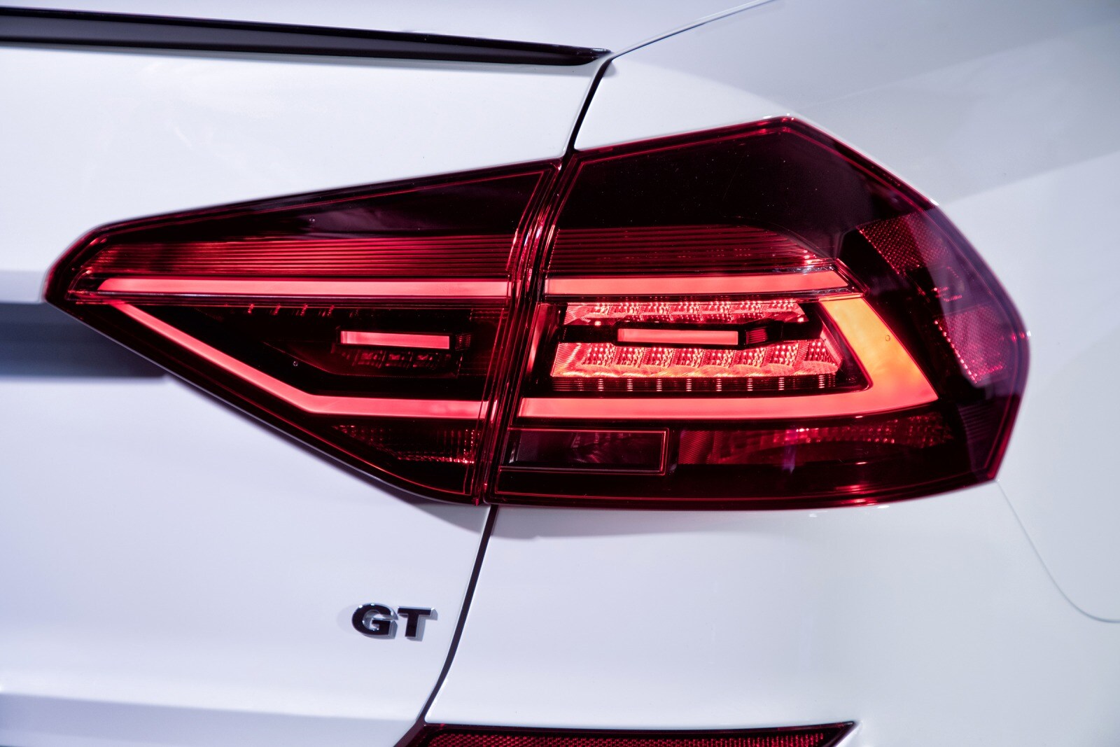 2018 Volkswagen Passat exterior RBDG