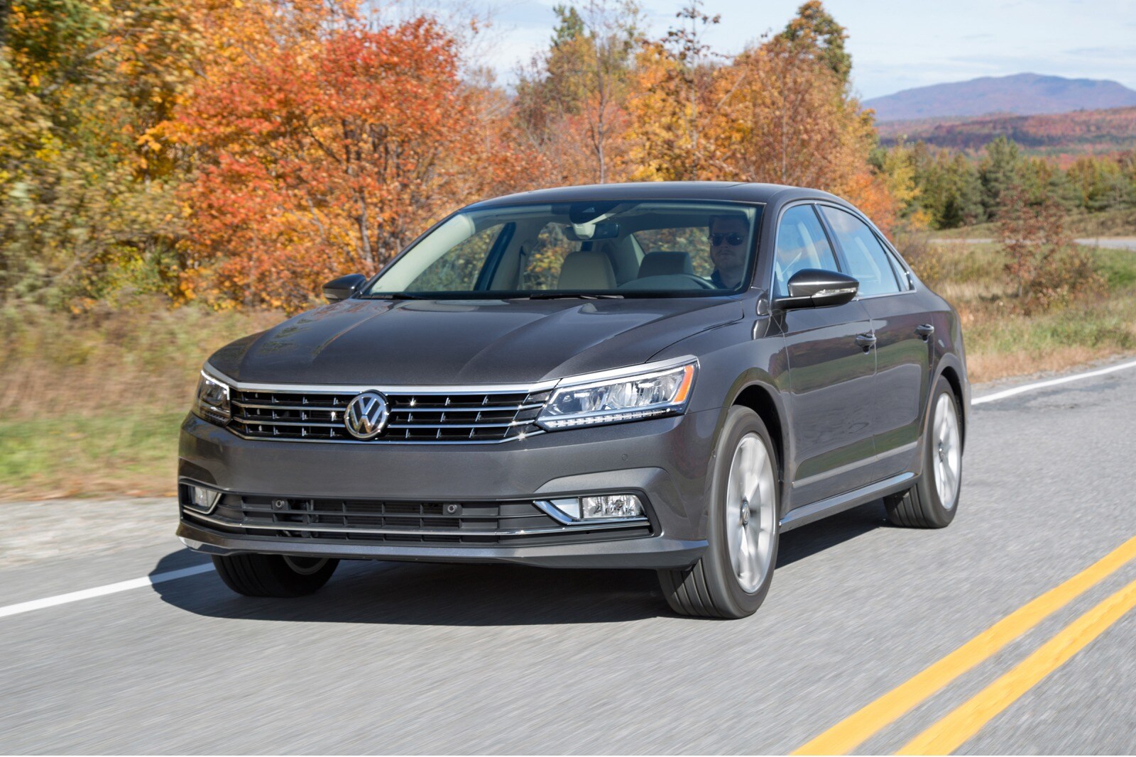 2018 Volkswagen Passat exterior FQ