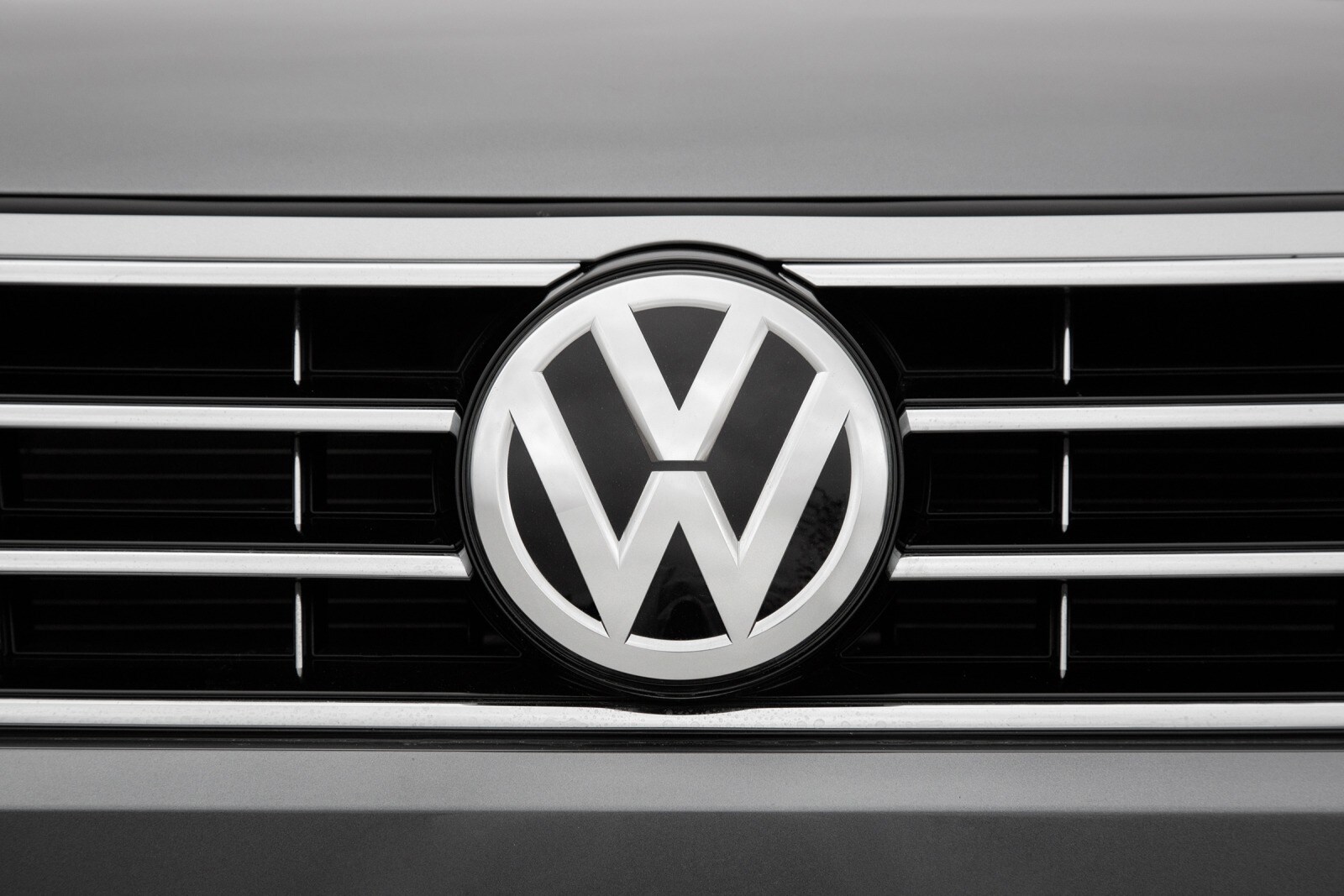 2018 Volkswagen Passat exterior FBDG