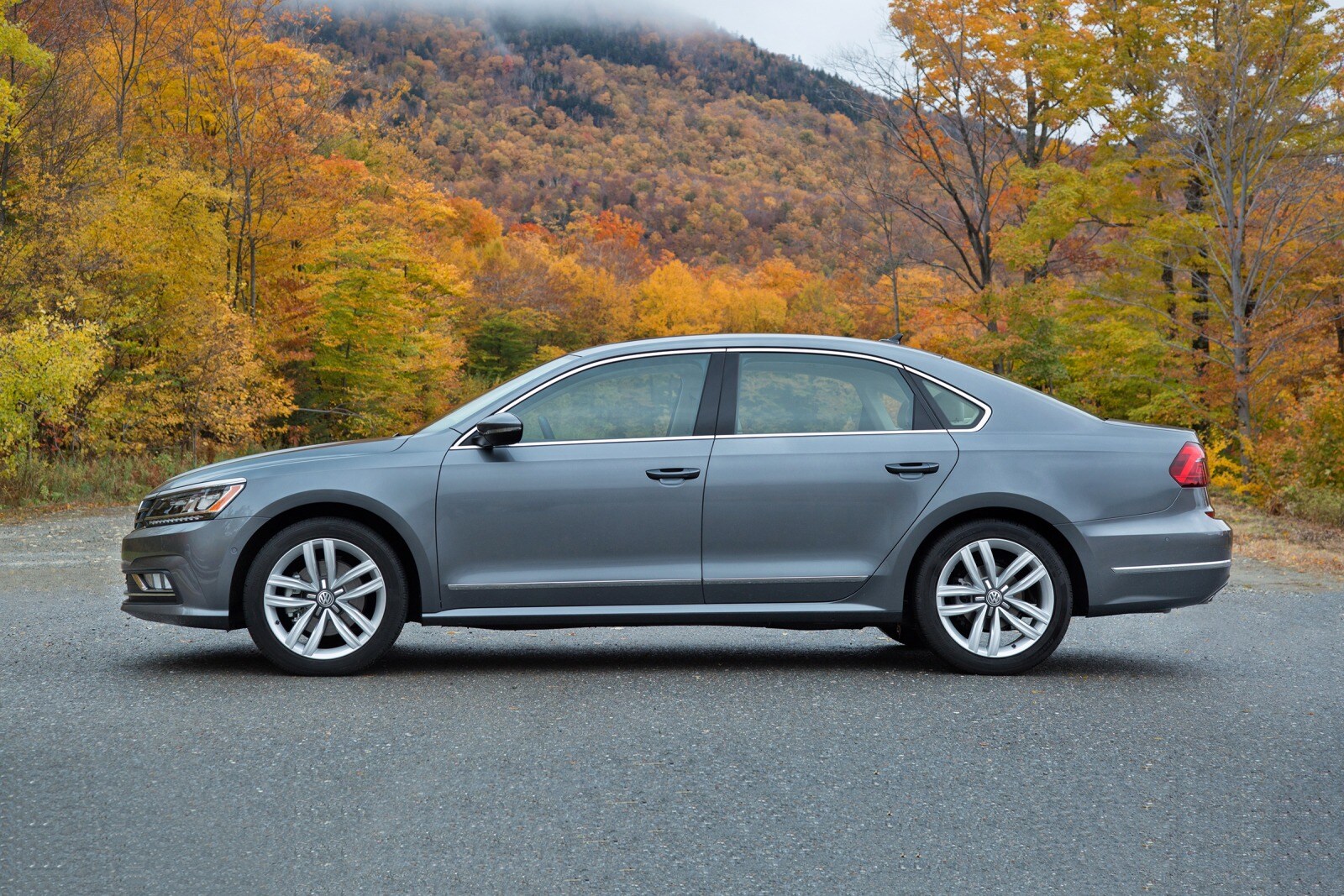 2018 Volkswagen Passat exterior S