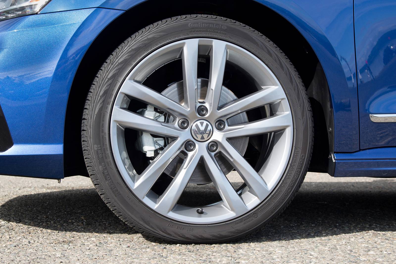 2019 Volkswagen Passat front safety W