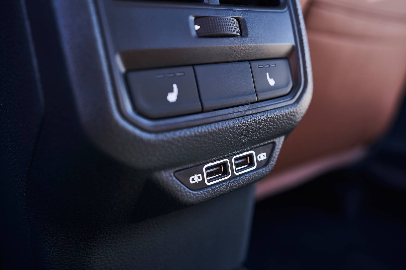 2020 Volkswagen Passat front safety DETAIL