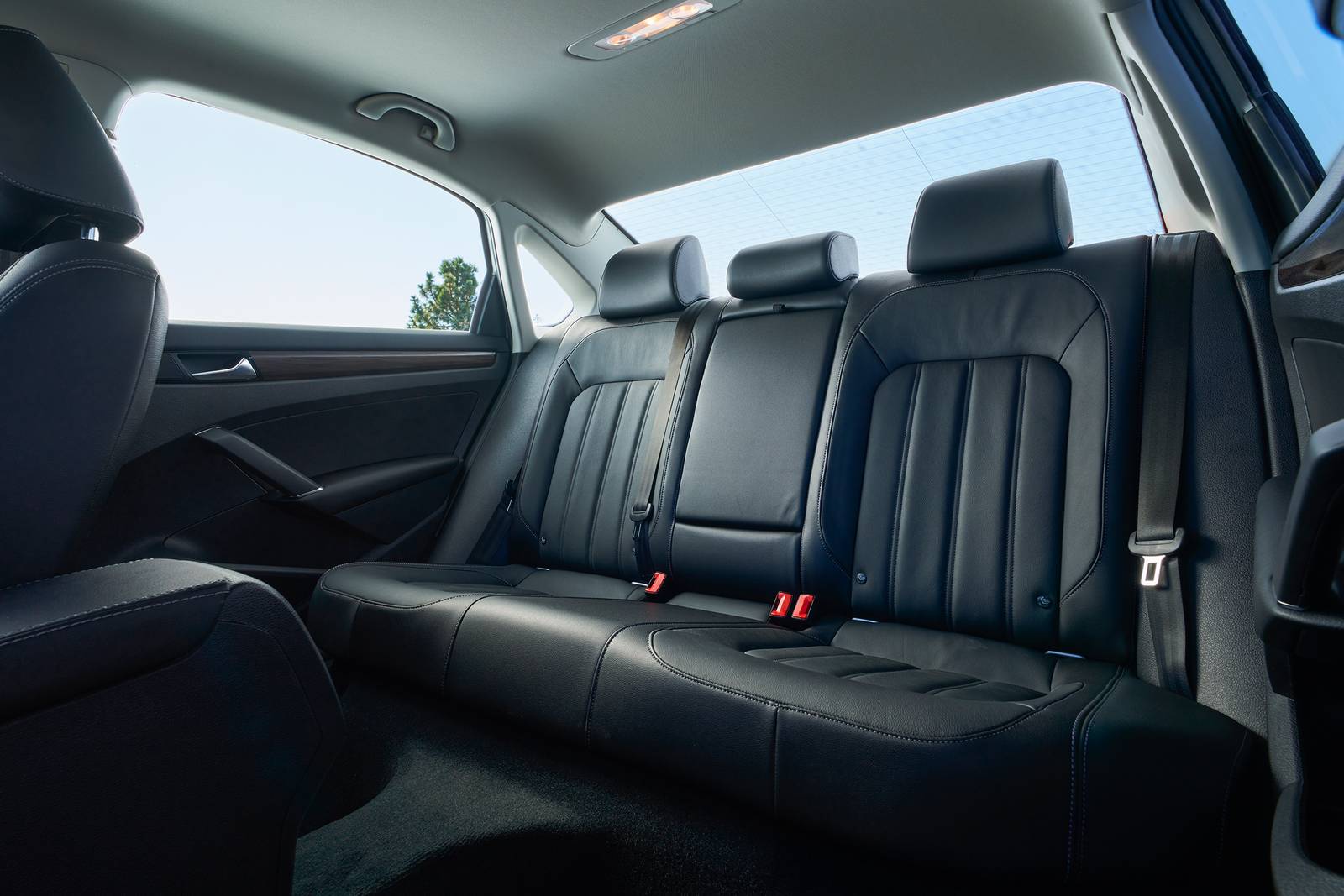 2020 Volkswagen Passat interior RI