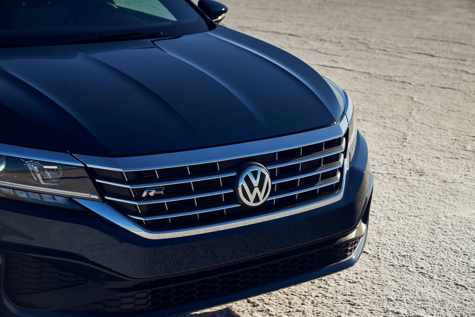 2021 Volkswagen Passat front safety FBDG