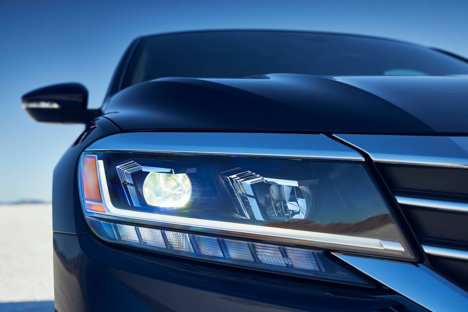 2021 Volkswagen Passat front safety EDETAIL