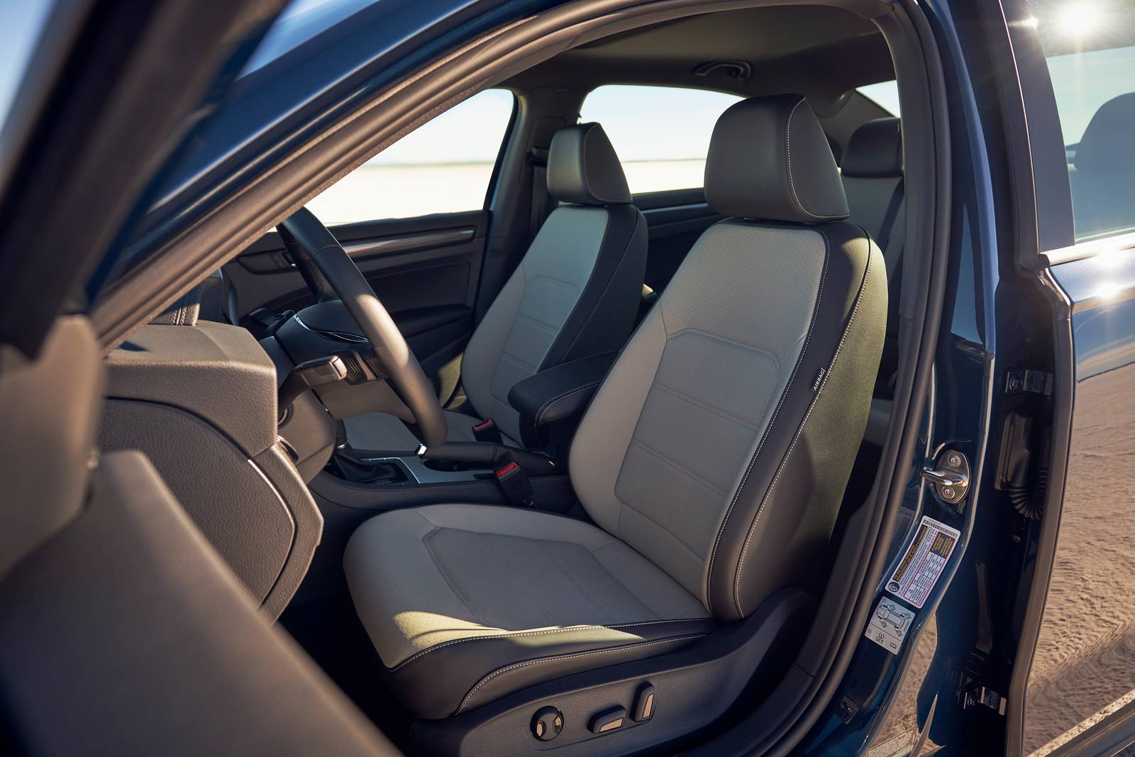 2021 Volkswagen Passat interior I