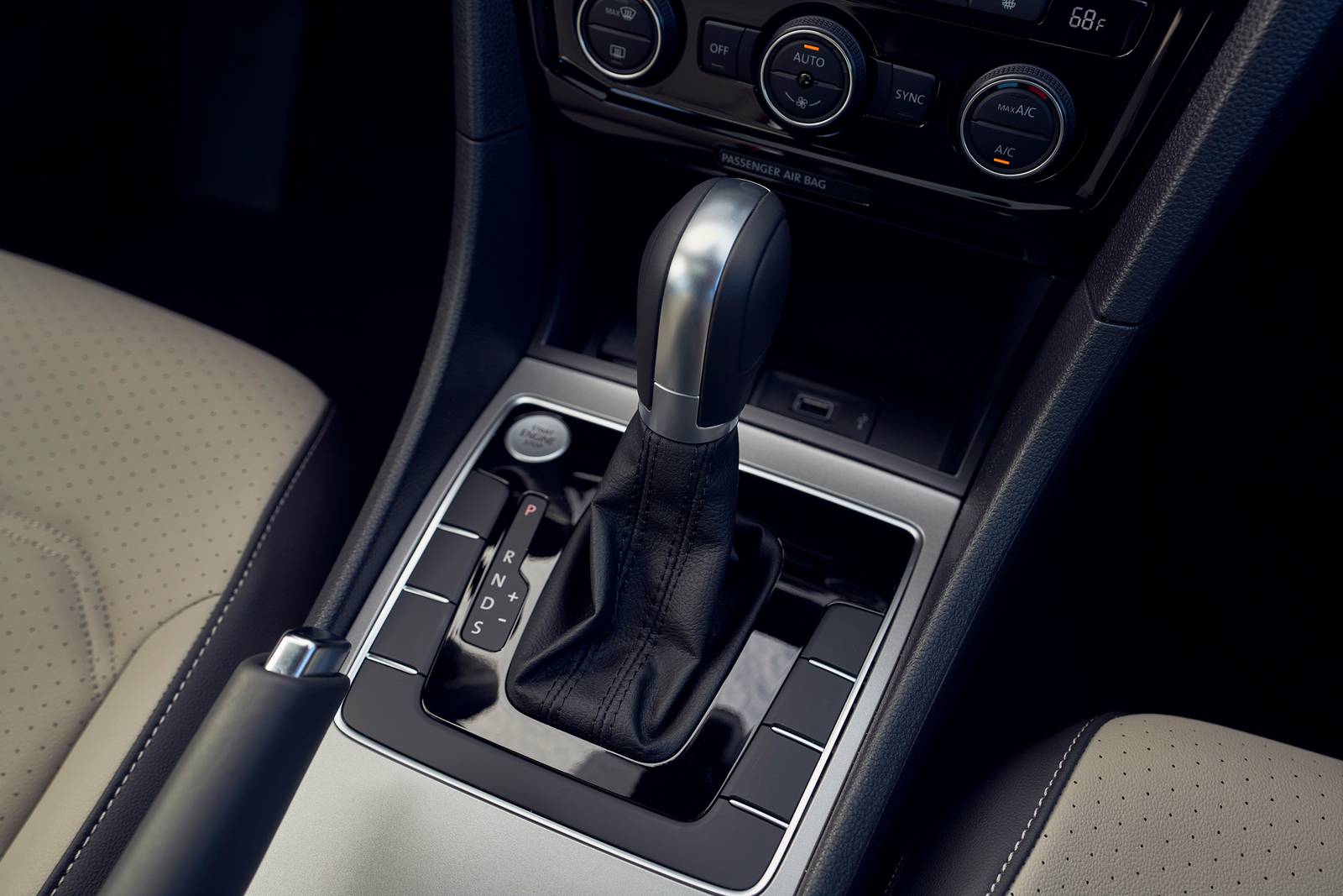 2021 Volkswagen Passat interior SHF