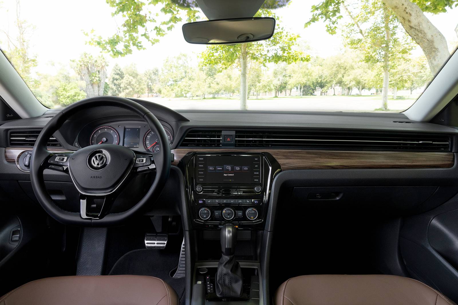 2022 Volkswagen Passat front safety D