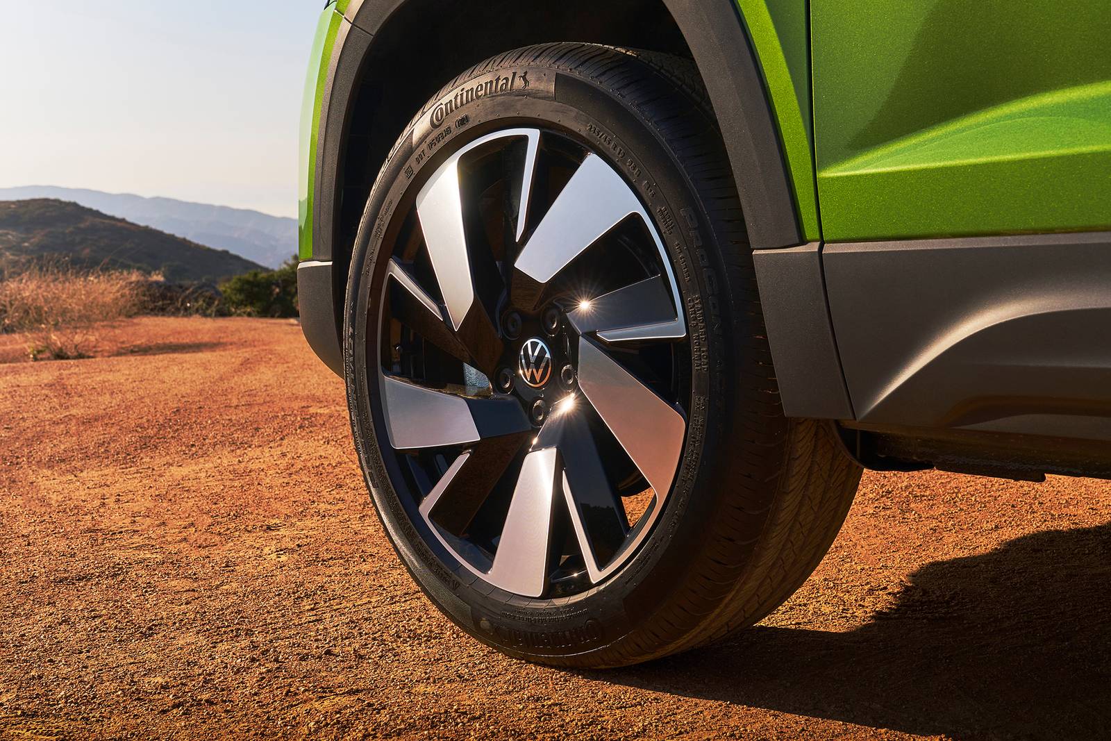 2025 Volkswagen Taos — OEM photo 3