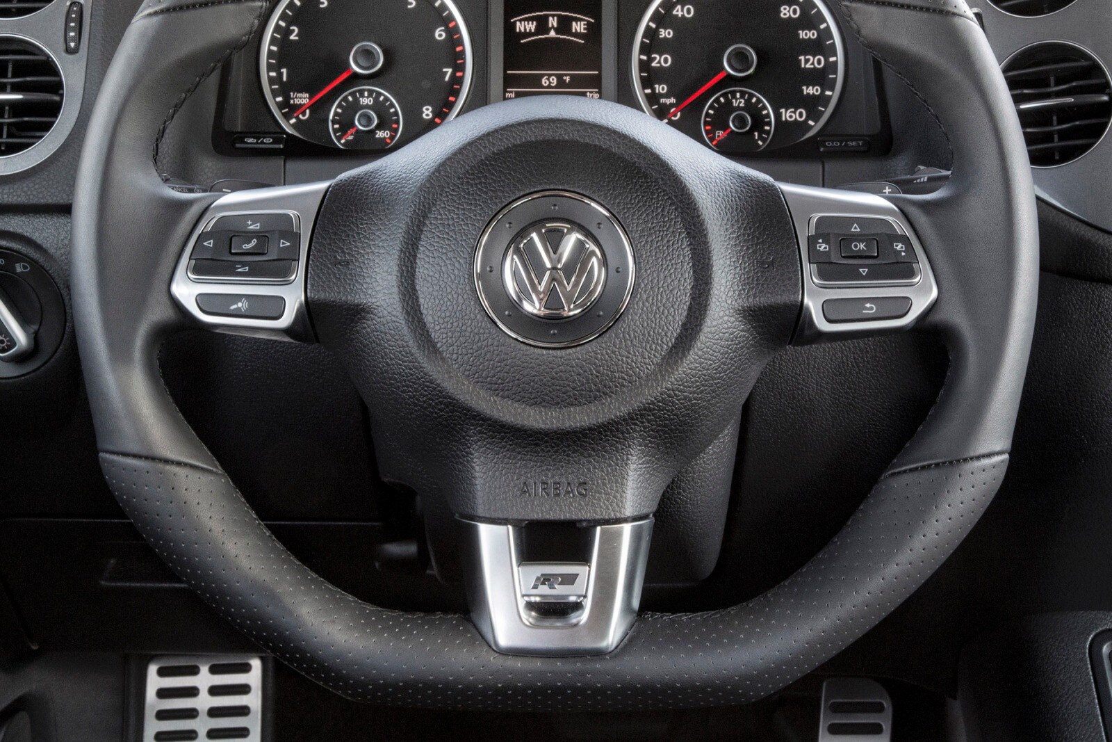 2014 Volkswagen Tiguan front safety SWD