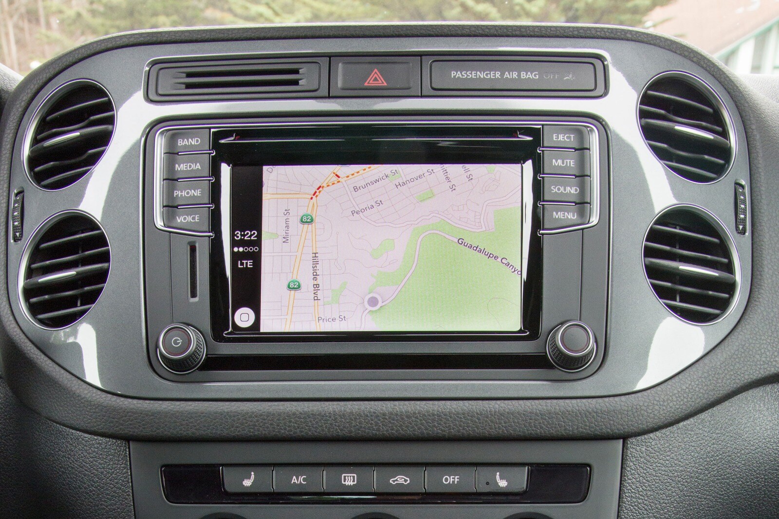 2016 Volkswagen Tiguan interior NAVSYS