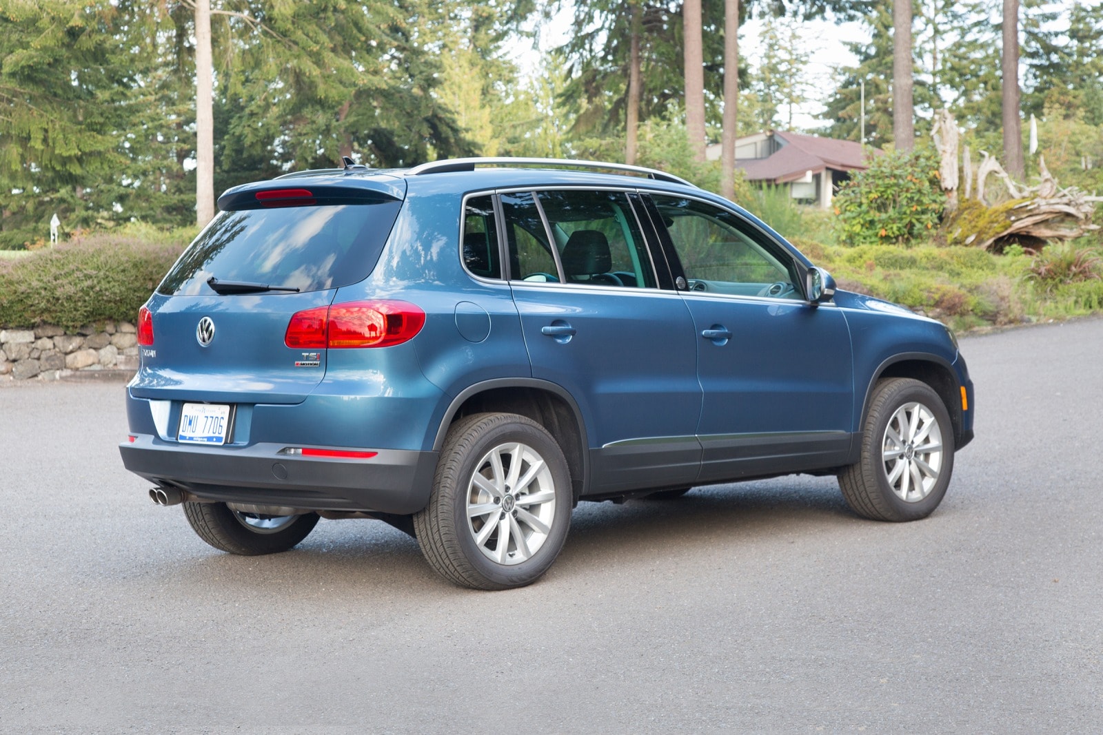 2017 Volkswagen Tiguan front safety FQ