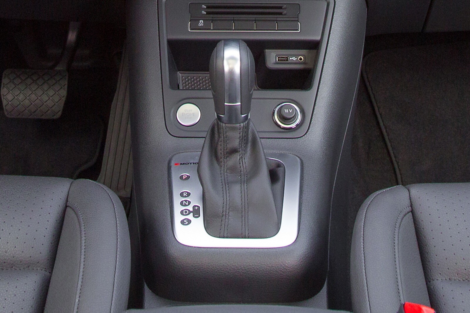 2017 Volkswagen Tiguan interior SHF