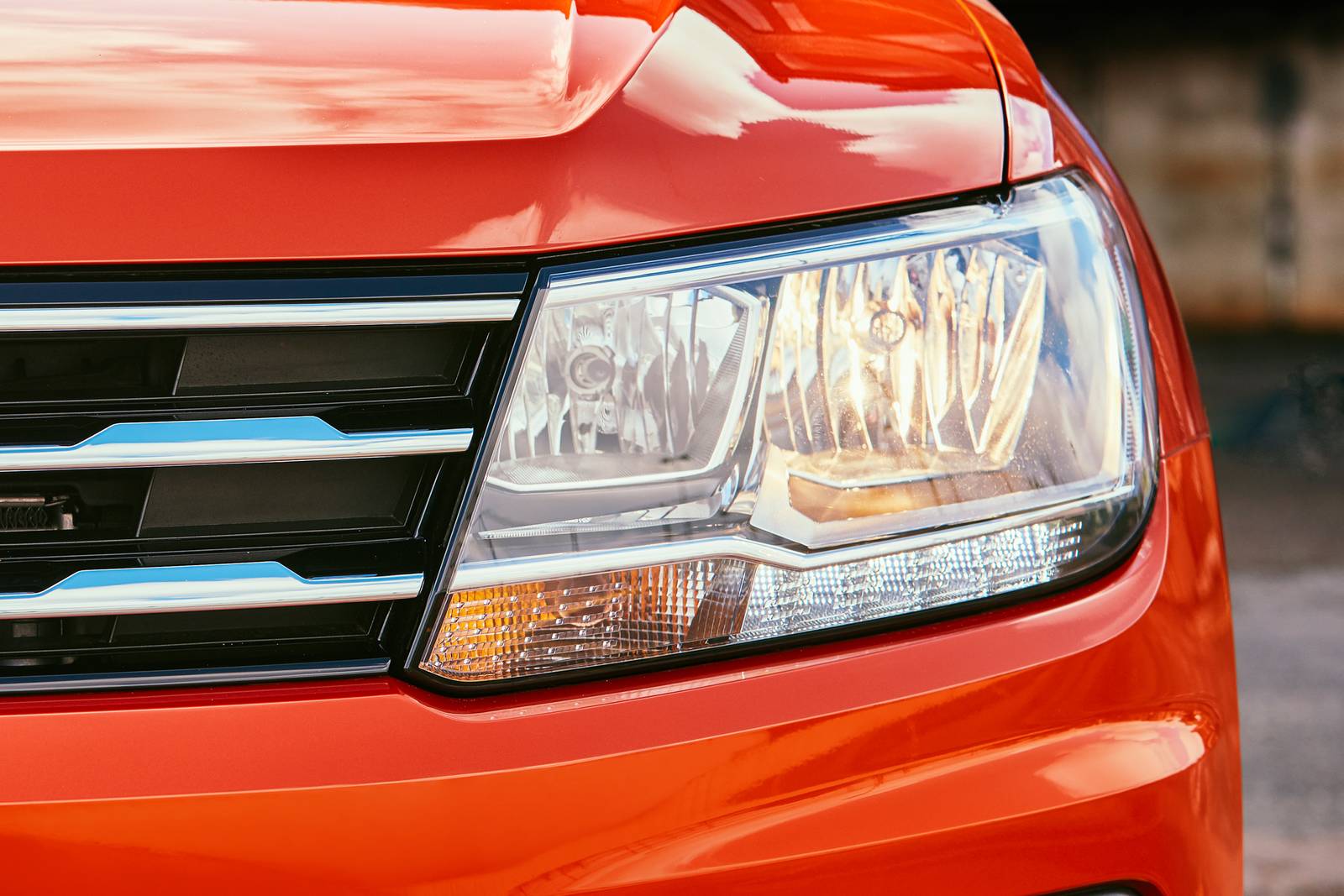 2018 Volkswagen Tiguan front safety EDETAIL