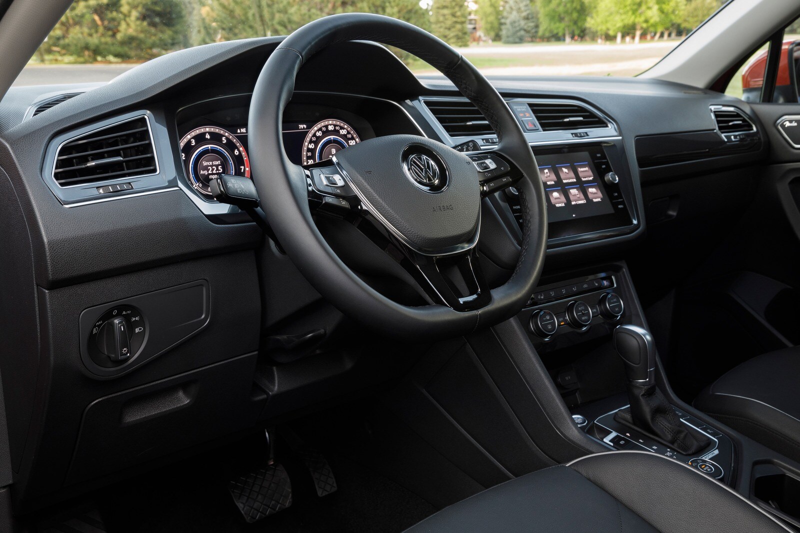 2018 Volkswagen Tiguan interior SWD