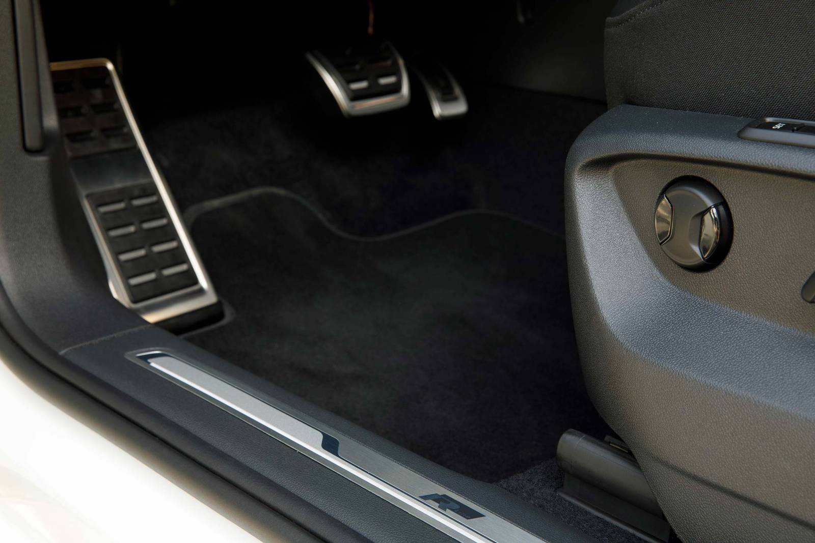 2019 Volkswagen Tiguan front safety DETAIL