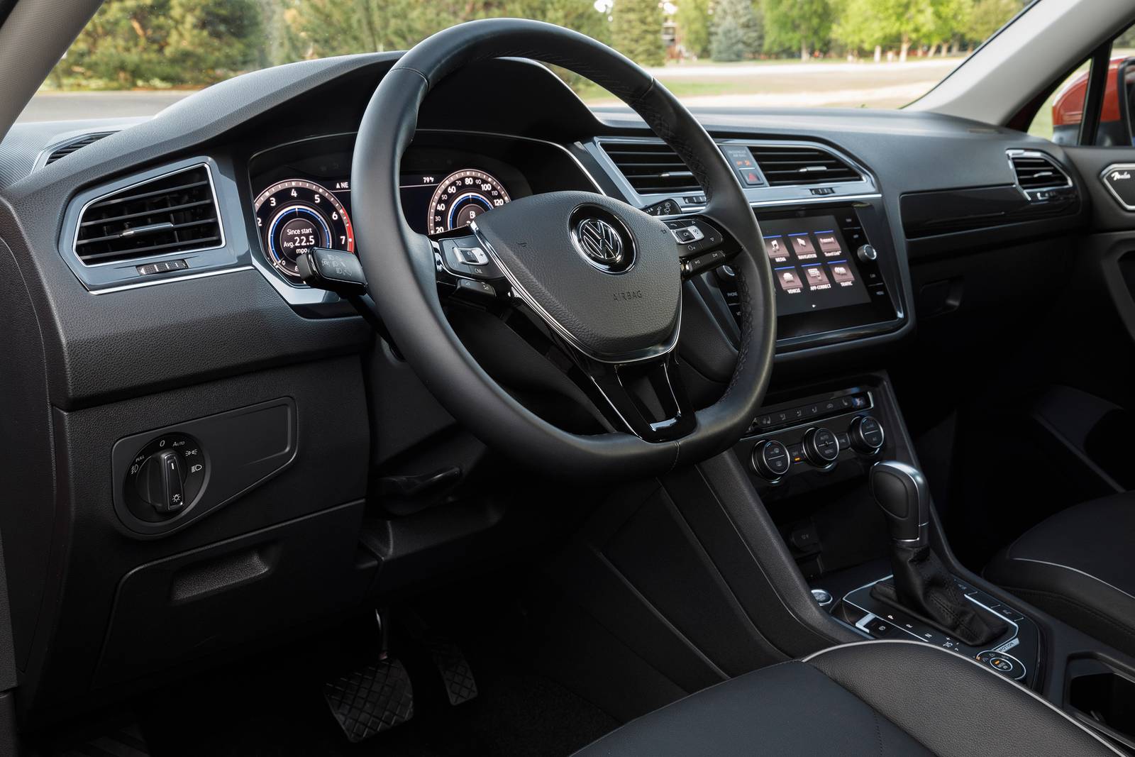 2020 Volkswagen Tiguan interior SWD