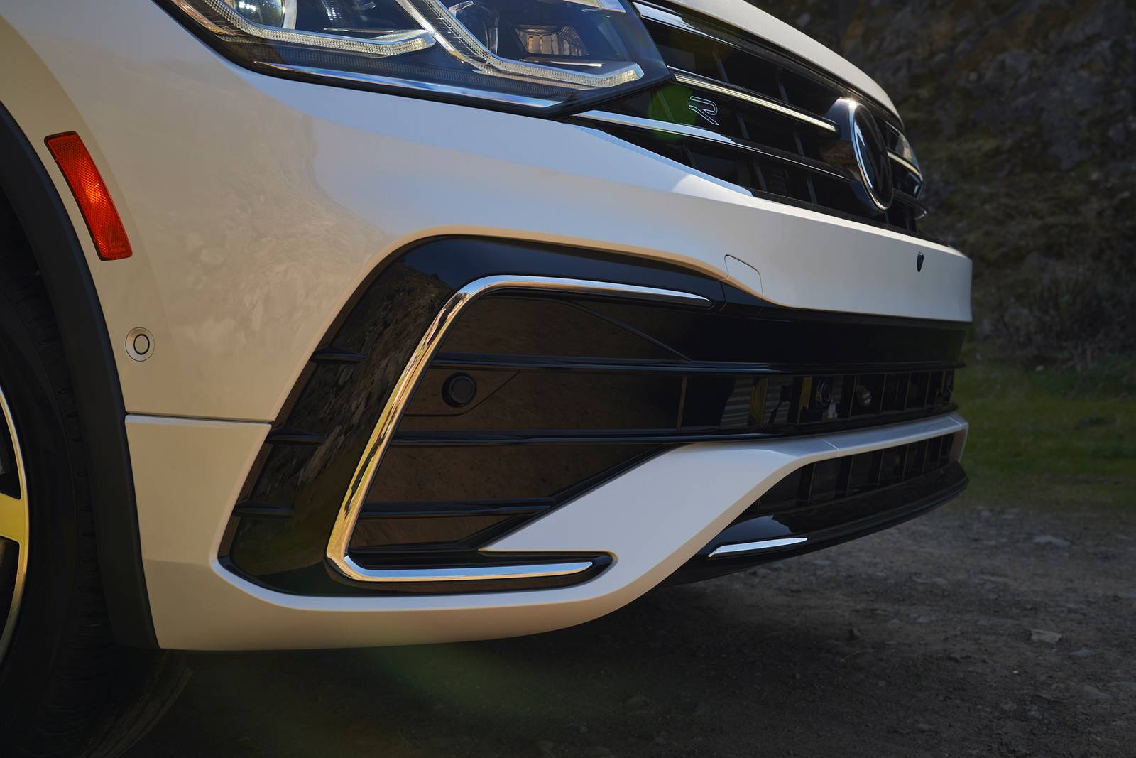 2022 Volkswagen Tiguan front safety EDETAIL