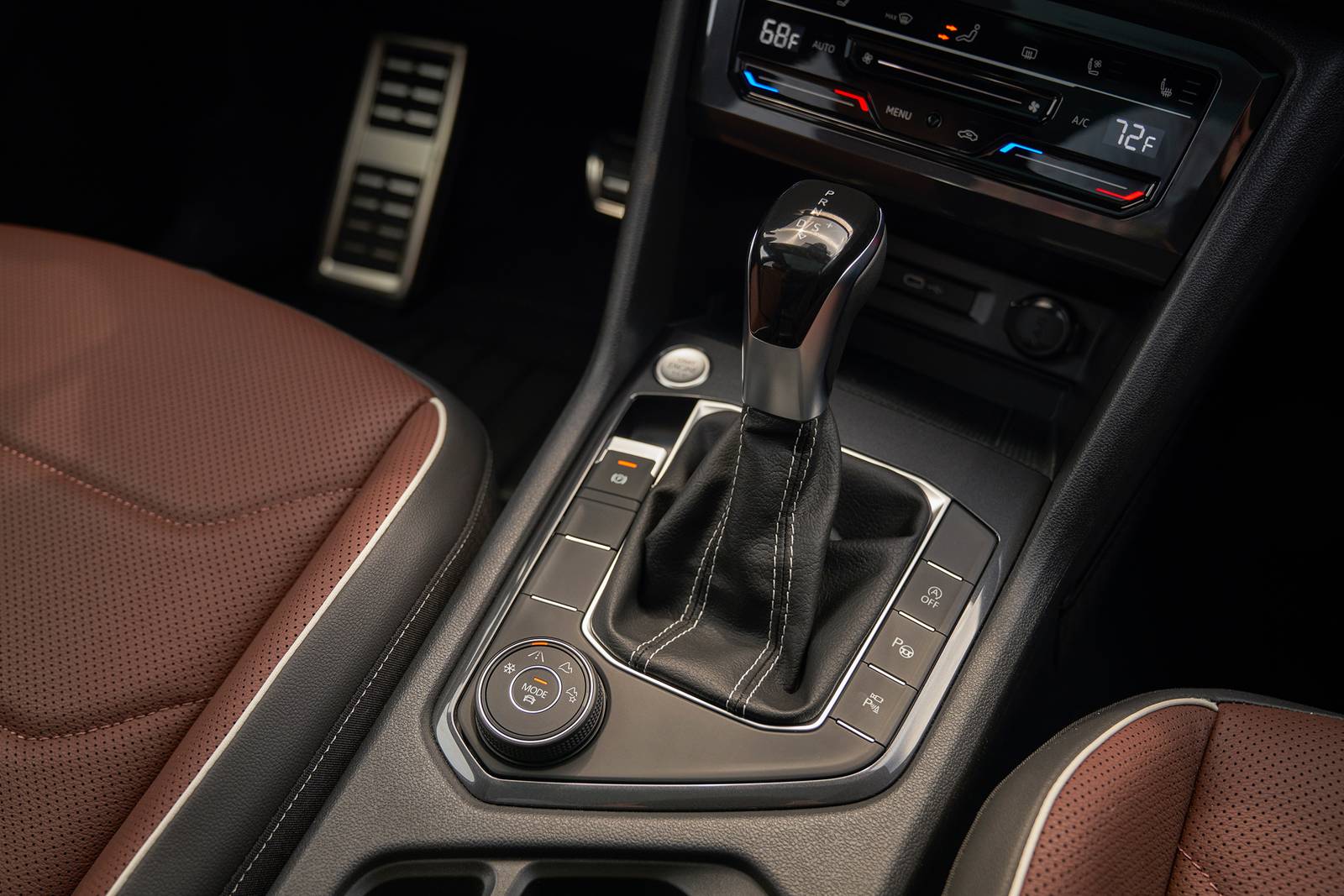 2022 Volkswagen Tiguan interior SHF