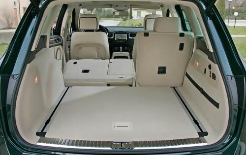 2011 Volkswagen Touareg interior CARGO