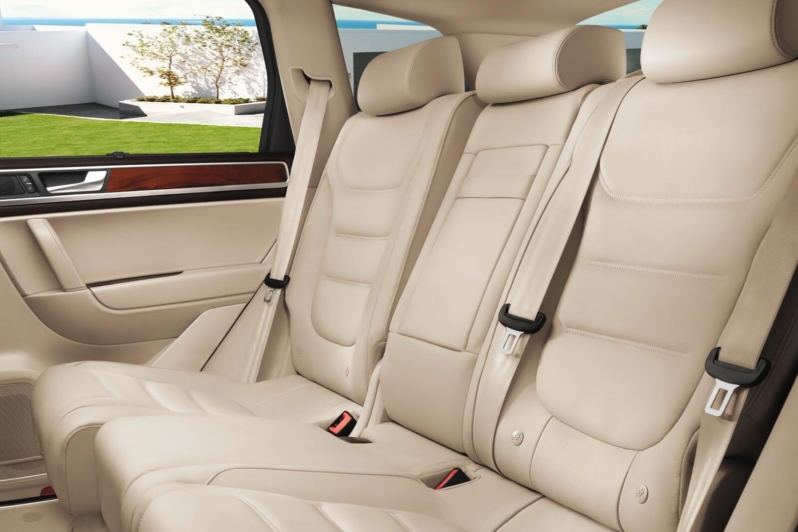 2012 Volkswagen Touareg interior RI