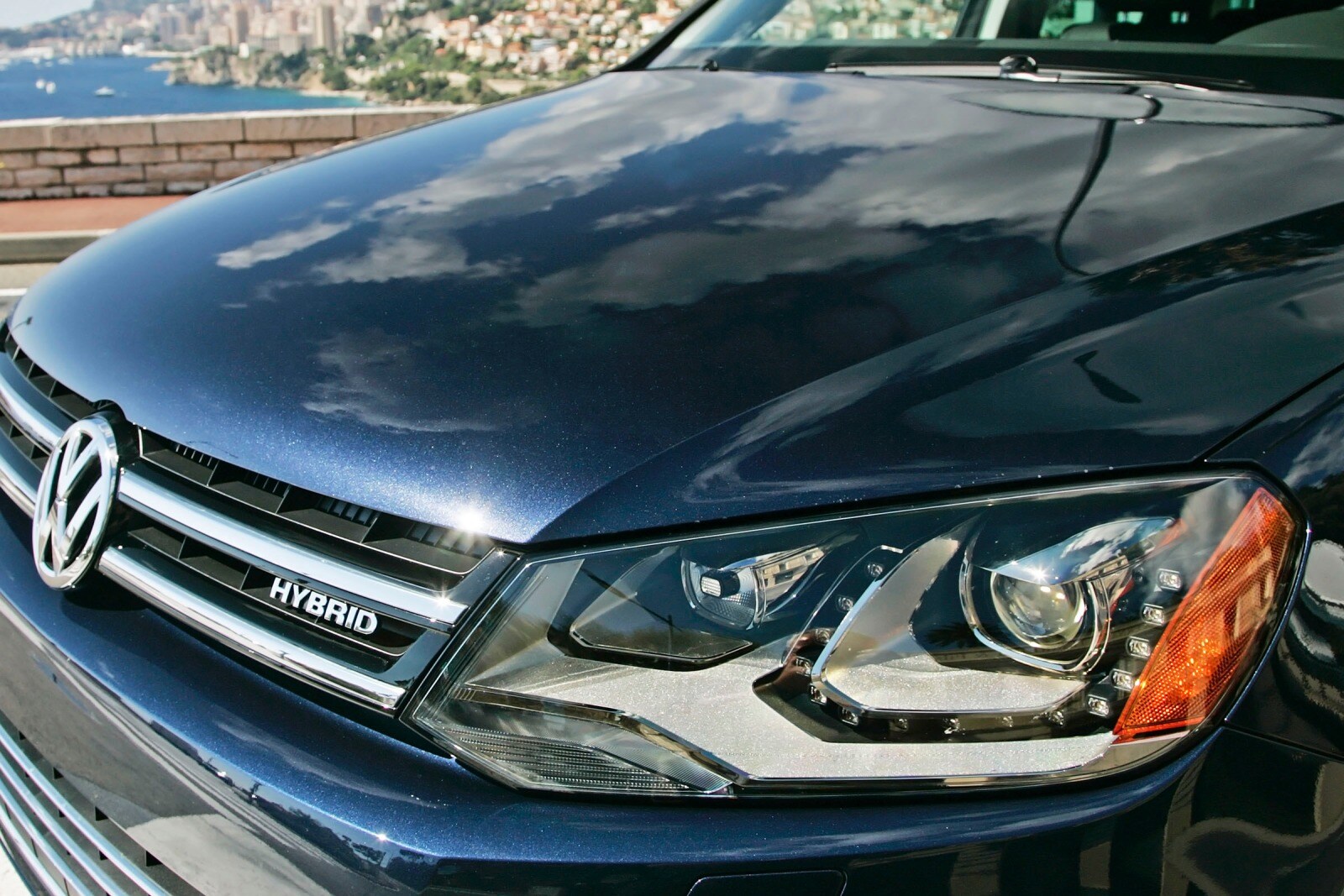 2012 Volkswagen Touareg front safety FBDG