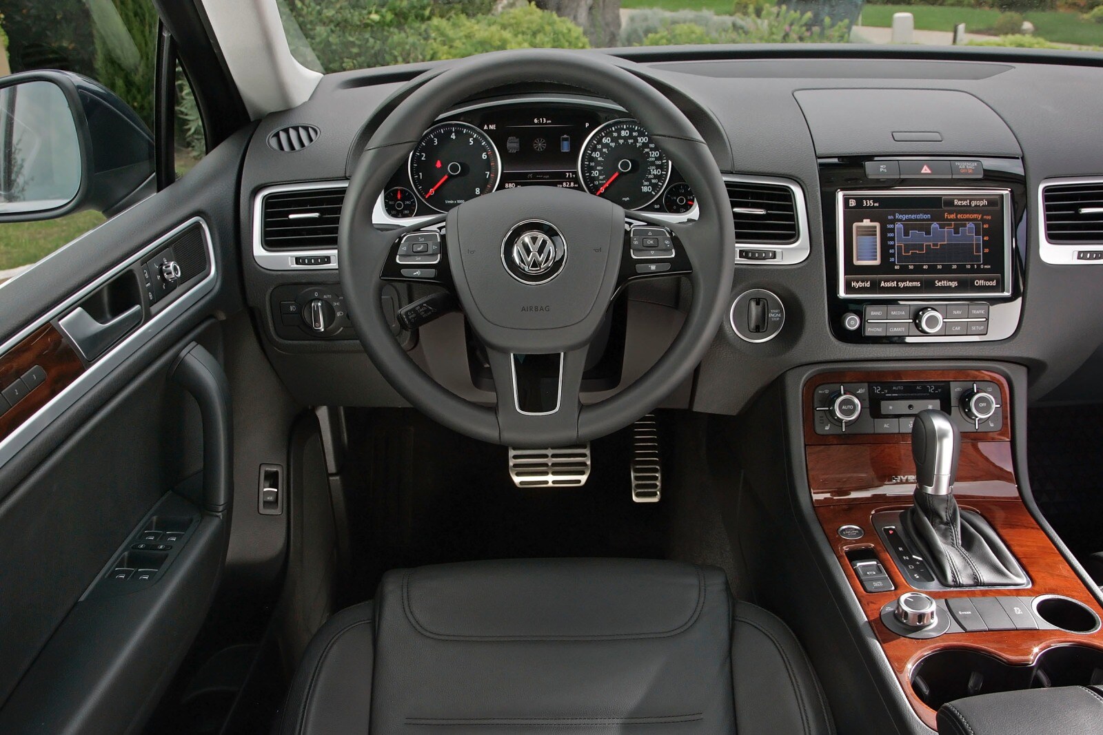 2012 Volkswagen Touareg interior I