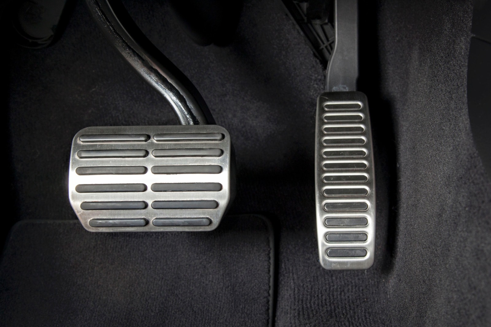 2014 Volkswagen Touareg front safety DETAIL