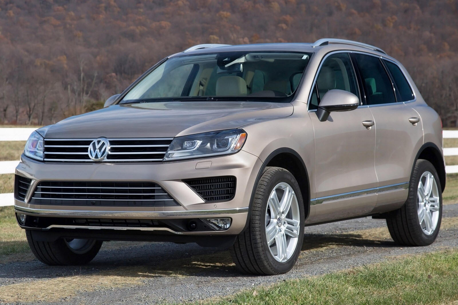 2015 Volkswagen Touareg exterior F