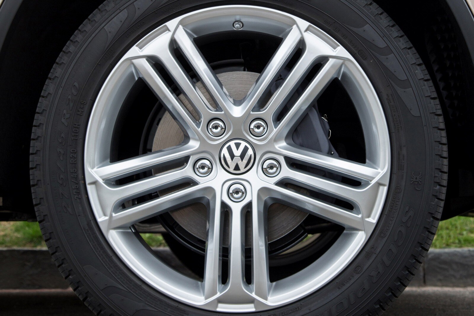 2015 Volkswagen Touareg — OEM photo 3