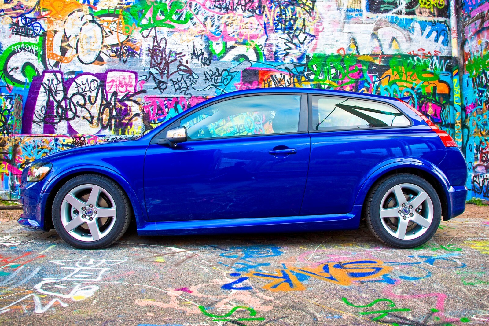 2009 Volvo C30 T5 R-Design 2dr Hatchback Exterior European Model Shown