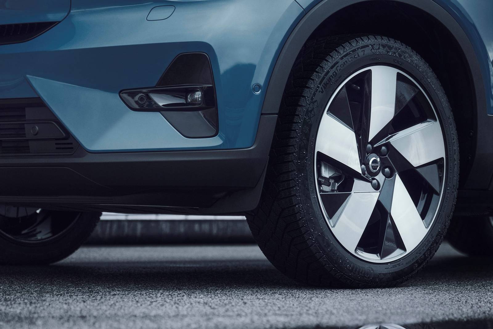 2022 Volvo C40 Recharge Pure Electric front safety FOG