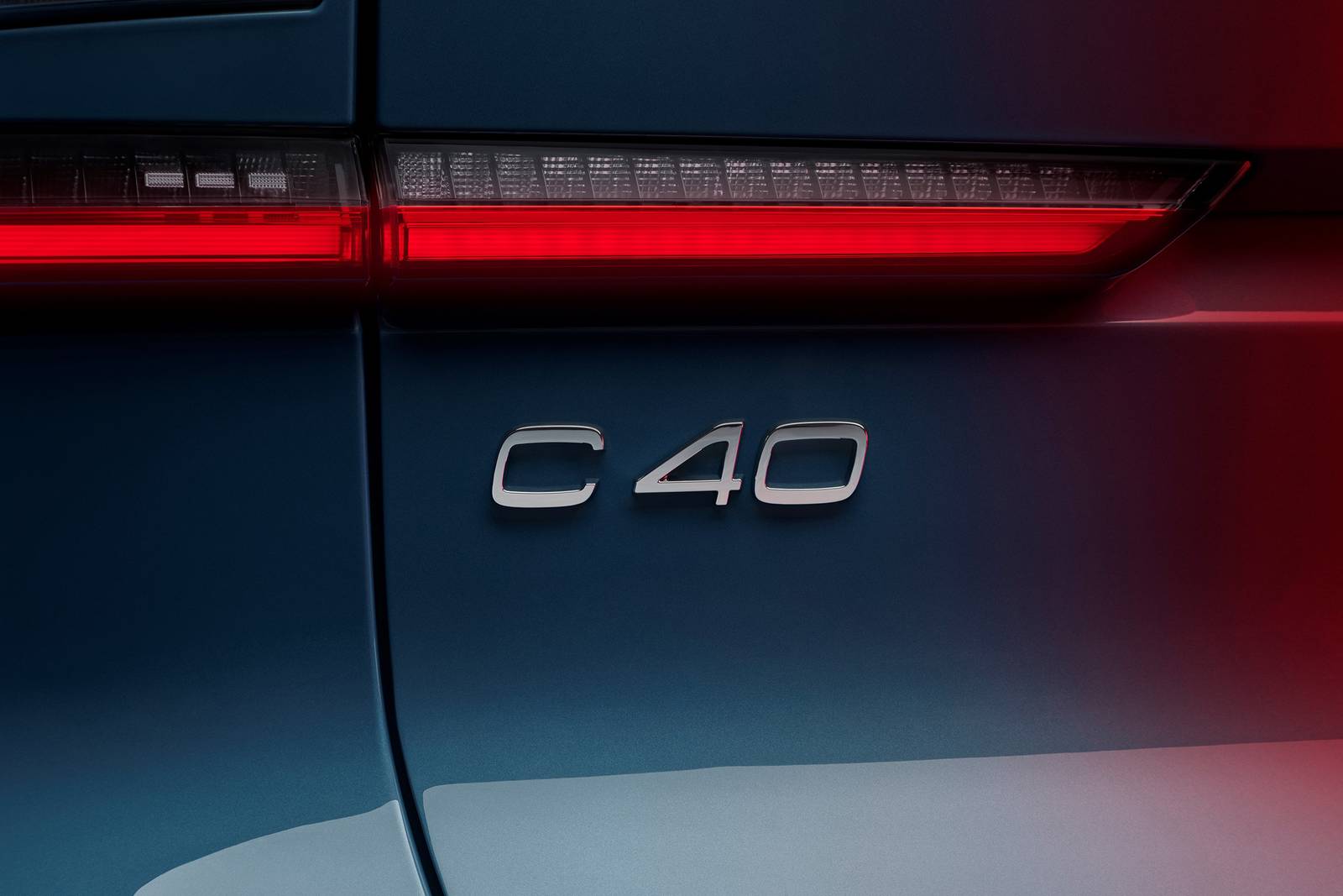 2022 Volvo C40 exterior RBDG